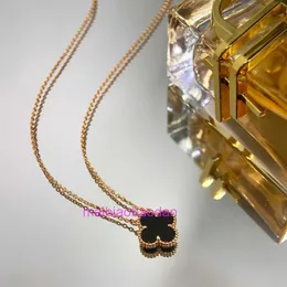 Designer Luxury 1to1 Original Vancllf Necklace v Gold High Version Single Flower Clover Womens Crossing 18k Double Sided Black Agate Boutique Fashion Versatile