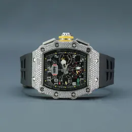 Dieser stilvolle Herren Hip Hop Watch wurde mit VVS Clarity Natural Round Brilliant Cut Diamonds Mode Schmuck gefertigt und geschmückt