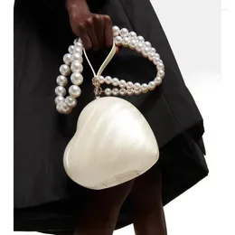 Omuz çantaları kalp şeklindeki akşam çantası dişi 2024 Akrilik İnci Moda Trendi Çanta Yüksek dereceli Düğün Parti Güzel Mini Çanta Debriyajı