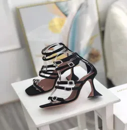 Caixa original Amina Muaddi Robyn Sandals Crystalembeled Heels Sapatos Itália Cristal Buckles Sapatos Black Perfect Quality7513582