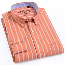 Camisas de vestido masculinas para homens de ajuste regular de longa lençol comprido Oxford Tops camisa xadrez xadrez bordado com botão de bolso bordado camisas versáteis casuais camisas D240507