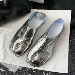 Burst Silver Tabi Ninja Shoes Women Split Toe Flats Trotter Mocasines Mujer Solid Pu Leather Loafers Femmes Slip On Slides 240506