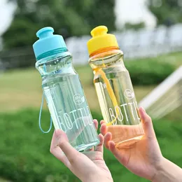 650 ml Sportwasserflasche tragbares und leckeres Shaker -Gymnastikgetränk mit Deckel und Strohwagen -Becher -Getränke für die Schule 240420