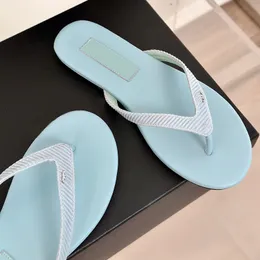 Kvinnor thongs Sandasl Slip On Flip Flops Designer Quilted Texture Strass Slides Round Toes Mules Outdoor Beach Shoe Pink Baby Baby Blue Red Black Leisure Shoe