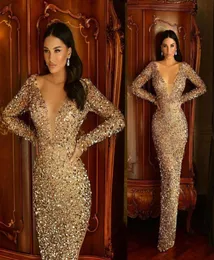 2022 Sparkly Gold Squined Mermaid Prom Dresses Deep V Neck Long Sleeve Crystal Beading Squins Evening Gowns Sweep Train 형식 P9168777