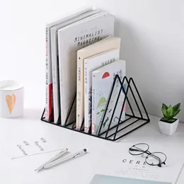 Ny Nordic smidesjärn Creative Triangle Bookhelf Iron LP Record Rack Triangle Book Magzine Holder Desk Record Storage Organizer