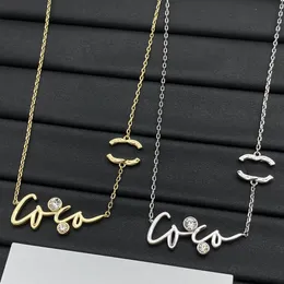 Designer de luxo Chain Chaker Double Chaker Chain 18K Brand Brand Titanium Aço Letter de colares pendentes de mulheres joias de alta qualidade presentes