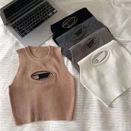 Courreges 1114 Sweater Women T-shirt Omens coletes Sweaters Spring outono letra solta letra redonda do pescoço malha coletes coletes sem mangas colete top s Tertertt