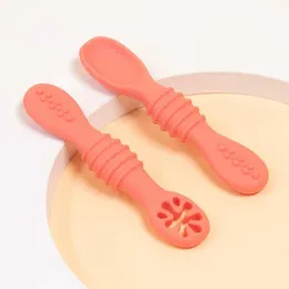 Cups Dishes Utensils 2-piece baby silicone learning spoon set solid color soft silicone feeding spoon baby regenerated silicone teeth toyL2405