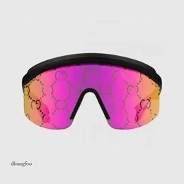 مصمم Sunglasse Beach Outdoor Outdoor Hossions Sunglasses Integrated Face Mask Design Style Runway Style Occhiali Da Sole 1477S 6485 7127