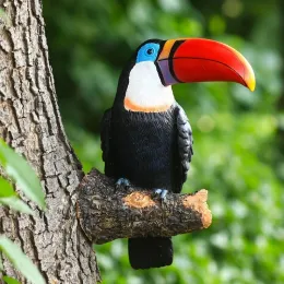 Sculptures Toucan Bird Figurine Tree Hugger Decor Hanging Resin Ornaments Garden Statue Creative Simulation Animal Yard Wall Decoration