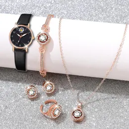 Wristwatches Black Women 6PCS/Set Quartz Wristwatch With 12 Letter Daisy Dial Leather Strap Watch Rhinestone Jewelry Set Gift For Mom