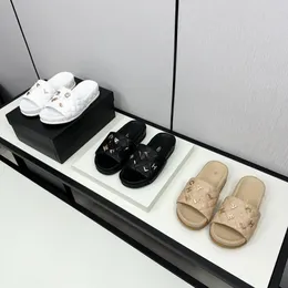 2024 Luxurys Tasarımcılar Sandalet Terlik plaj kadın sandal slaytlar flip flop loafers ayakkabı moda yaz kızları seksi işlemeli paris büyük payetli kumaş düz