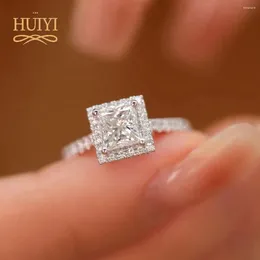 حلقات الكتلة Huiyi Princess Cut Women's Square Moissanite Ring مع هدية المشاركة الشهادة S925 Silver Band Sterling 925