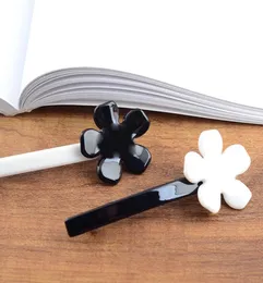 10X35CM Simple black and white acrylic flower hair clips C letter hairpin one word clip for ladies favorite barrettes Items Jewel3020478