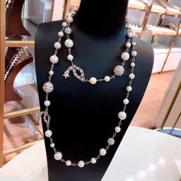 Ultimi stili Magli per maglioni femminili Collane a sospensione Chanells Designer di gioielli Luxury C logo e girocollo invernale CcLies Pearl Long-Chain 55