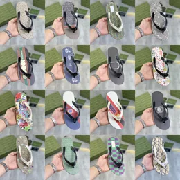 Kinder Erwachsene Gummi -Tanga -Sandalenschaum -Designer Slipper für Jungen Mädchen Schieberegler Frauen Männer Bienen Erdbeer Tiger gedruckte Sandalen Sommerpaar Pool Beach Flip Flops