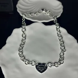 Outras pulseiras T nova cadeia grossa amor pendurado colar de tags de moda de luxo de luxo na Internet colar de colarinho vermelho colar em forma de coração