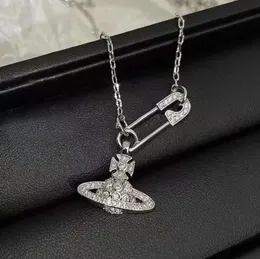 Modemärkesdesigner hänge halsband brev chokers kvinnor smycken metall pärlhalsband cjeweler viviane westwood för kvinnokedja 1160ess