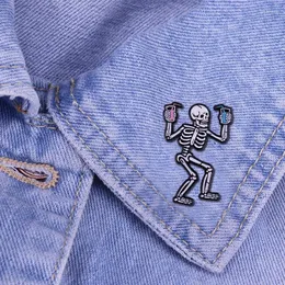 Broschen Punk -Skelett Barkeeper Brooch Bar Cocktail Skeletor Badge Spaß Halloween Accessoires Emaille Pin