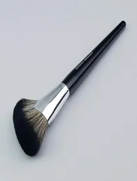 Pennello per trucco per ventola Pro Demi 72 Peso piuma morbido setole senza soluzione di continuità per cosmetici in polvere Brush Beauty Tools3185345