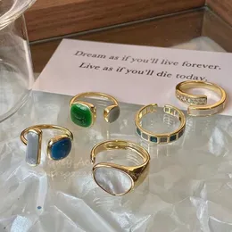 Neue Liebesringe Designer für Frauen Europa und die US-amerikanische hochwertige Nischendesignerin Neues Licht Luxus-Mode-Halo-Ringe Hochzeitsvergütung Geschenk