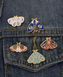 Kvinnor Insektserier Kläder Broscher Butterfly Moth Model Drop Oil Pins Europeiska legering Moon Eye Eyamel Cowboy Ryggsäck Badge Jewel1895731