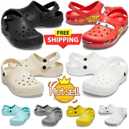 crocs Sandalen Hausschuhe kids mens women charms salehe bembury croc crocc croos crocks slides Top Designer plataforma sandals triplo preto chinelos sapatos loafers 【code ：L】