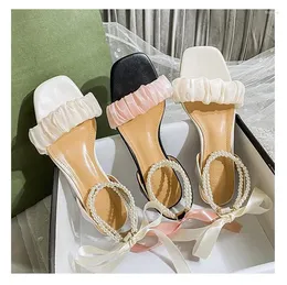 Sapatos casuais 2024 Elegante Mulher de verão Quadrado Fetish de fetiche de 2 cm de altura Sandals Gladiator Sandals Pearl Lolita Barefoot Wedding