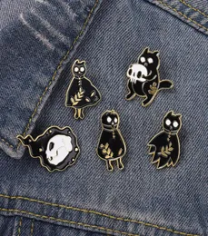 Skull Ghost Cat Shape Clothes Brosches Halloween Day Series Alloy Lapel Pins Unisex Emalj Cartoon Bags Shirt Cowboy Badge Europea8436804