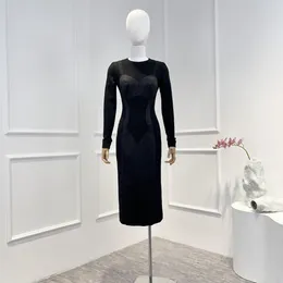 Casual klänningar 2024 Tidig Autumn Top Quality Patch Design Embroidery Bodycon Slim Solid Black Midi Dress for Fashion Lady