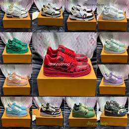 Designer di lusso Luis Scarpe Allenatore puro Lvity Casual Scarpe Logo Allenatore in rilievo Sneaker Triple cielo Black Pink Green Green