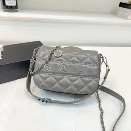 El çantası tasarımcının yeni bahar lingge zinciri tek omuz kadın çantası benzersiz tasarım moda küçük mektup Güney Kore çapraz vücut fabrikası promosyonu