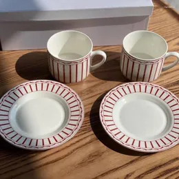 Kaffekrukor Europeiska avancerade benporslinskoppar och tefat Kombination British Home Tea Set presentförpackning