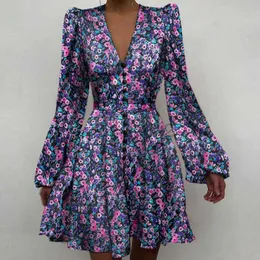 カジュアルドレスデザイナードレス2024夏の新しい女性ファッションVネック長袖気質通勤ドレスプラスサイズのドレス
