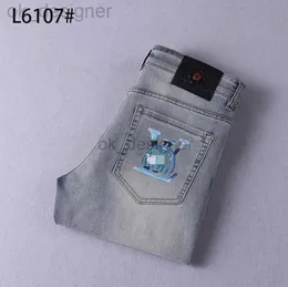 Jeans de designers Os novos modelos de primavera e verão estão agora no mercado.Os jeans finos de venda quente originais têm detalhes incríveis e mão de obra impecável