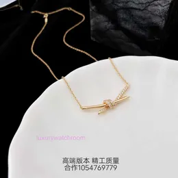 럭셔리 Tiifeniy 디자이너 펜던트 목걸이 S925 Sterling Silver High Edition Knot Necklace Womens Viersile End V Gold Bow Goods