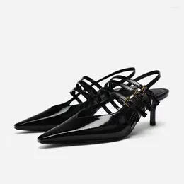 カジュアルシューズトラフバックルストラップSliettos Pumps 2024 PAINDED HEAD PATENT LEATHER WOMAN'S HEELS BLACK SLINGBACKSサンダル