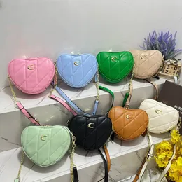 Pink Heart Shaped Girl Shoulder Bag Fashion Love Women's Handbag Women's Cross Body Chain Top Handtag axelväska Högsta kvalitet mini klassisk svart ryggsäck