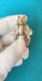 Cute Crystal Bee Letter Brooch Vintage Insect Bee Brooch Suit Lapel Pin Top Quality Jewelry for Gift Party8758330
