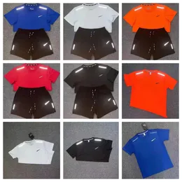 24 Mens Tracksuits 기술 세트 디자이너 트랙 슈트 셔츠 반바지 2 피스 여성 피트니스 슈트 프린트 빠른 건조 및 통기성 스포츠웨어 농구 티셔츠 조깅