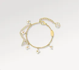 Designerin weiße Blumencharmalme Armband Luxusschmuck Marke Armreif 18K Gold plattiert Titanium Stahl für Frauen Klassische Armbänder Partygeschenk Armreifen sich