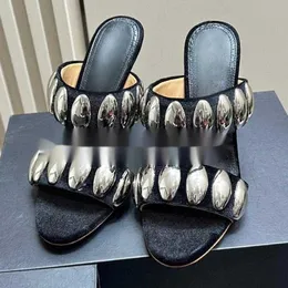 슬리퍼 여름 레이디 헤드 캐릭터 스트립 디자인 여성 신발