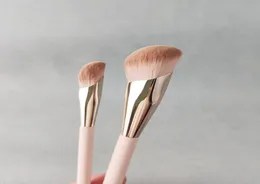 Liquid Touch Foundation Brush Concealer Makeup Brush med unikt skulpterade borst och en spetsig mjuk silkeslen som bygger B6939796