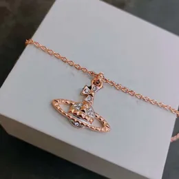 Designer di moda Designer Collane a ciondolo Lettera Chokers Women Jewelry Metal Pearl Necklace Cjeweler Viviane Westwood per Woman Chain 1102ess