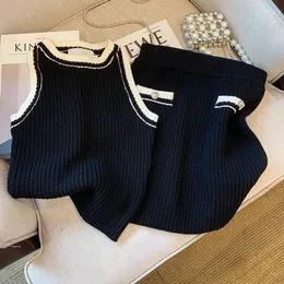 Herrjackor kvinnors sexiga eleganta stickade tvådelar set bodycon mini kjol kostymer o-necktank topp väst koreansk casual stickwear sommardräkt