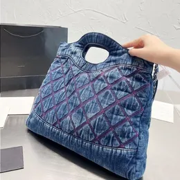 Designer Totes Denim Shopping Bag Blue Black Embroidered Distressed Fashion Soft Canvas Bag Quilted Plaid Silver Metal Chain Large Capa Ibbu