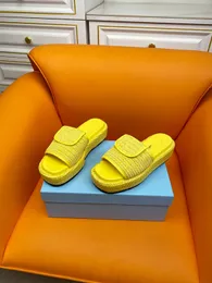 Tasarımcı Sandalet Kadın Tasarımcı Ayakkabı Slaytları Terlik Sandalet Deri Beachy Fashion Slide Terlik Lüks 0504