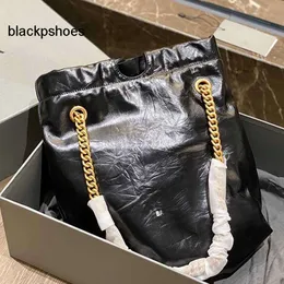 Balencig Le Cagole Leather Crush Black Classic Drawstring Bucket Bags 토트 백 금속 하드웨어 Matelasse 체인 크로스 바디 스트랩 토트 대용량 드라마 CH2B