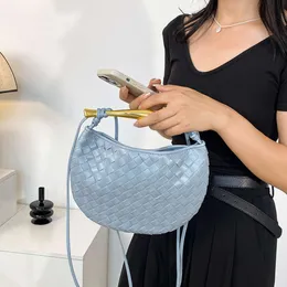 I negozi hanno l'85% di sconto 2024 Nuova borsa popolare popolare femminile Dign portatile a una spalla Croce ascellata versatile Fashiuqva